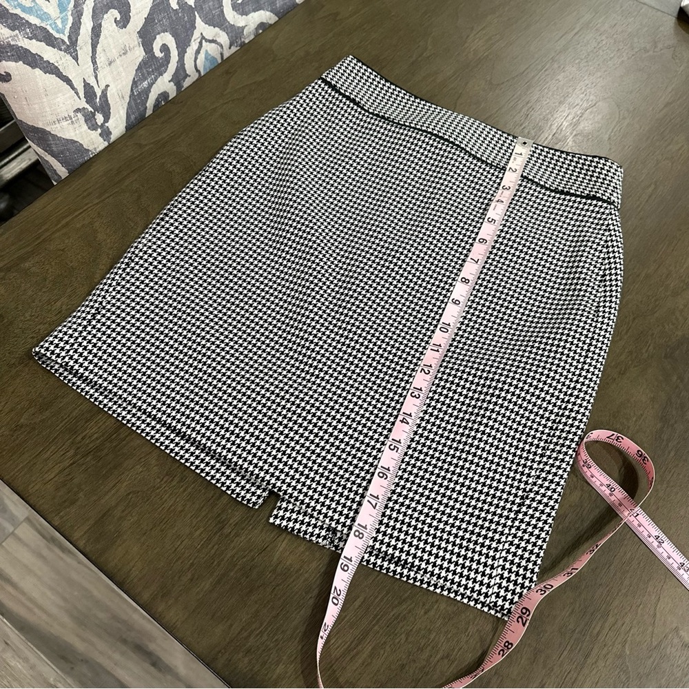 Banana Republic Factory Black and White Houndstooth Pencil Skirt - Picture 2 of 10